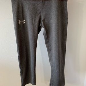 Under Armour youth large fitted cropped leggings